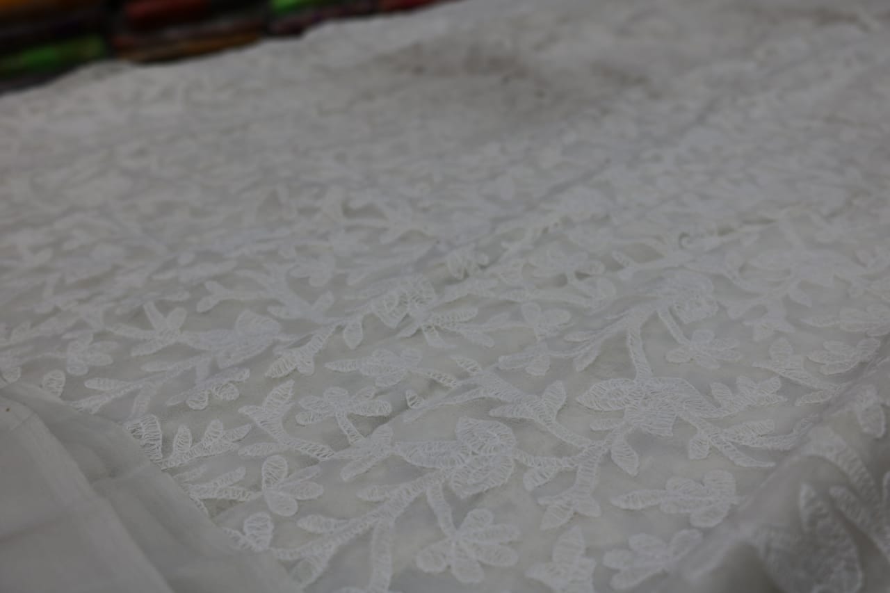 GEORGATTE DYEBLE  MATERIAL. .