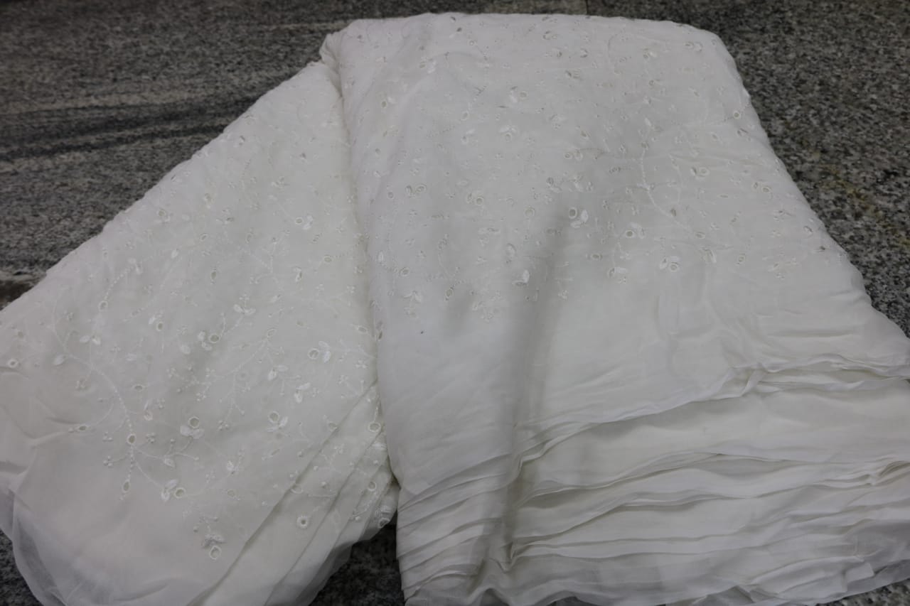 GEORGATTE DYEBLE  MATERIAL.