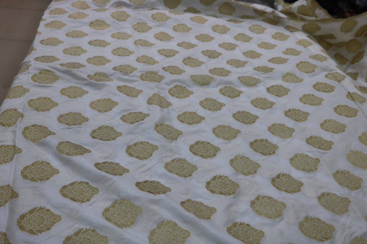 GEORGATTE DYEBLE  MATERIAL.