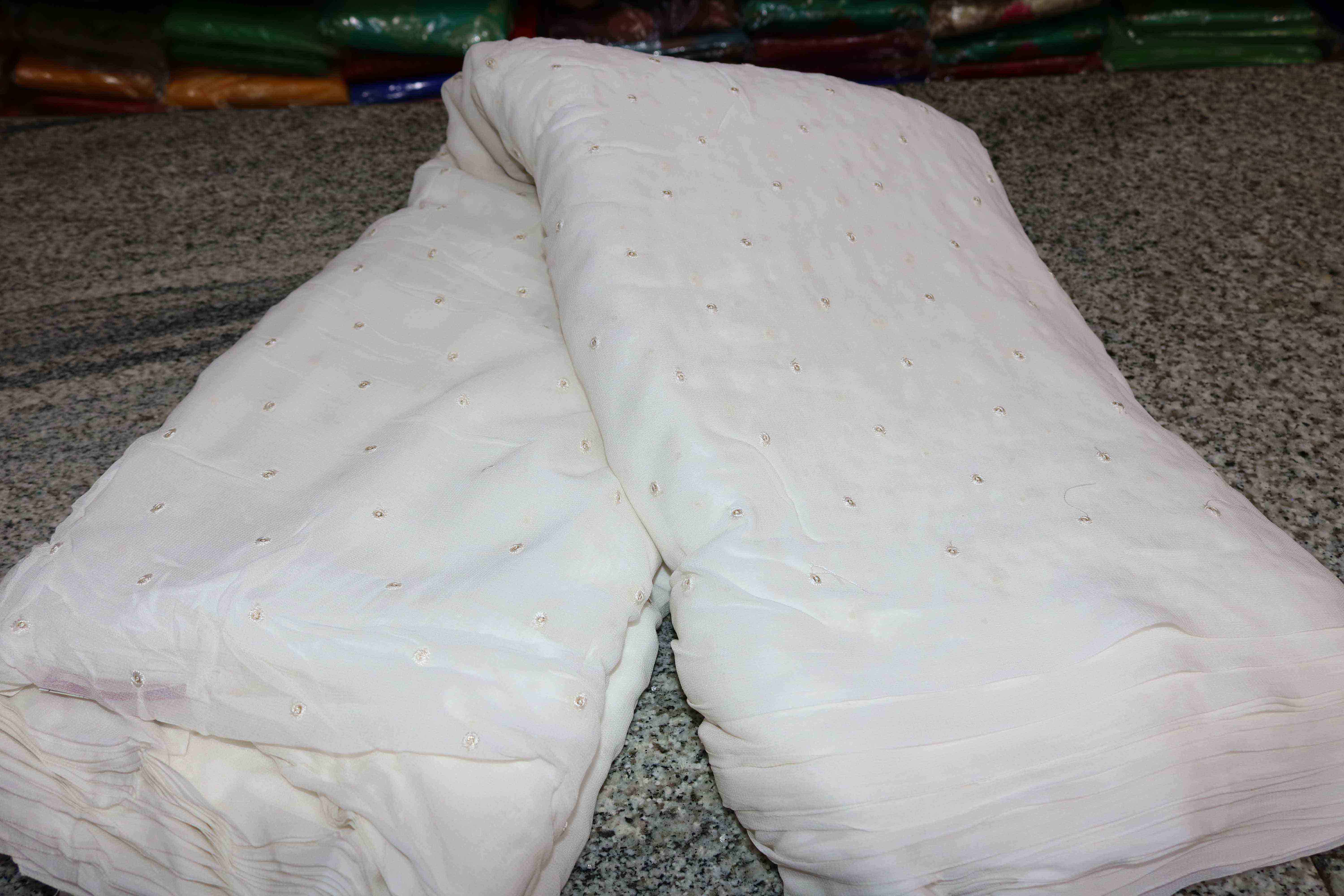 GEORGATTE DYEBLE  MATERIAL.