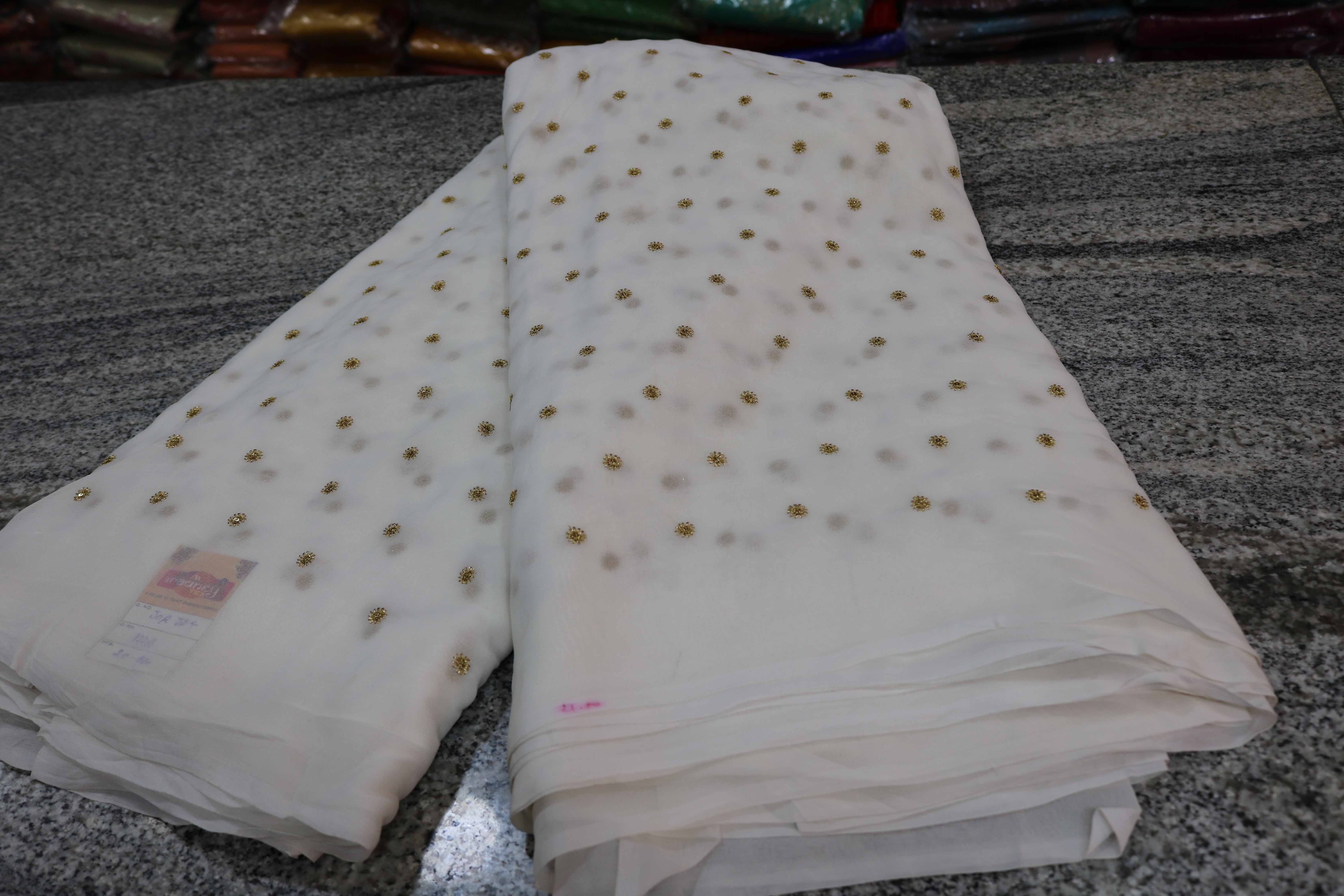 GEORGATTE DYEBLE  MATERIAL.